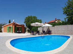 Characteristic house near Vodnjan with private pool and spacious garden